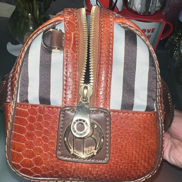 Henri Bendel Nwt B&W plus Barrel Woven ArtDeco Purse.

Colors: Brown/Green - Picture 2 of 3